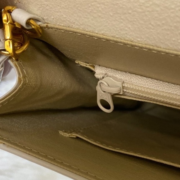 RARE Givenchy Signature Classic Leather Envelope Crossbody Clutch - Picture 8 of 8